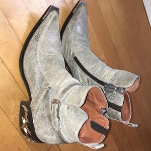 Donald J Pliner boots